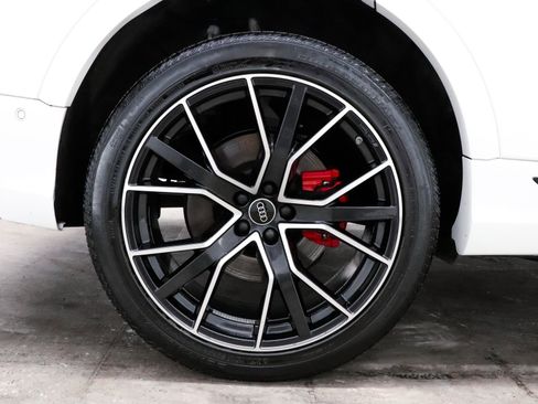 Used 2023 Audi Q8 Premium Plus w/ Premium Plus Package image 11