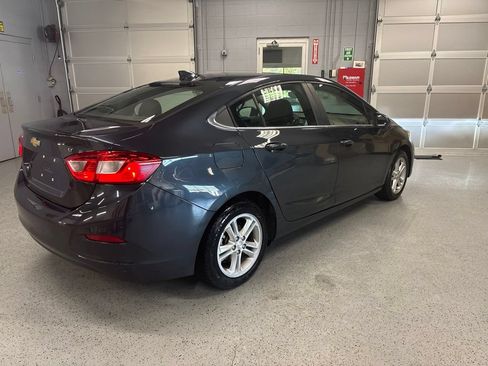 Used 2017 Chevrolet Cruze LT w/ Convenience Package FWD image 7