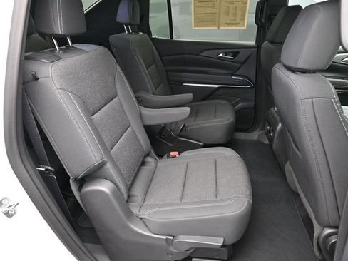 Used 2025 Chevrolet Traverse LT w/ Driver Confidence Package AWD/4WD image 30