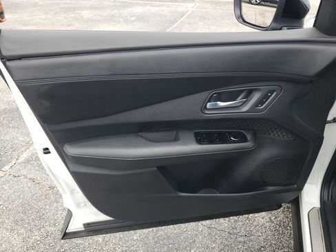 Certified 2025 Nissan Ariya FWD image 11