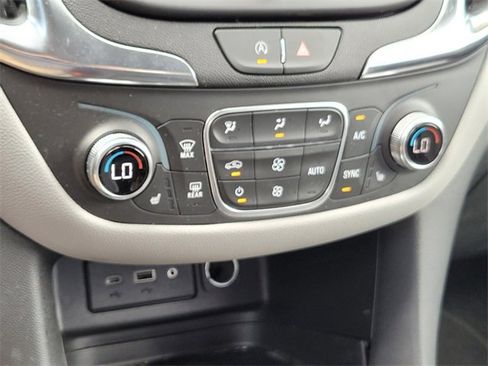 Used 2024 Chevrolet Equinox LT image 33