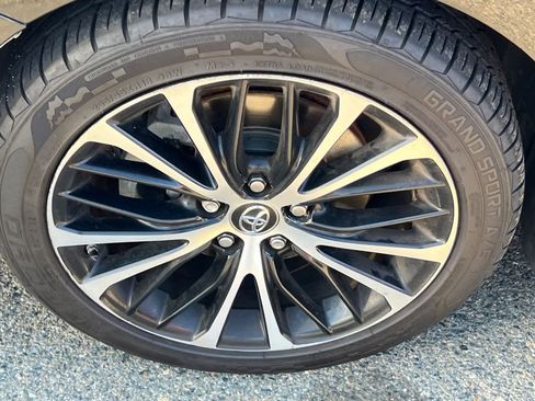 Used 2018 Toyota Camry SE FWD image 10