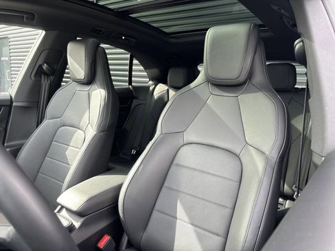 New 2025 Porsche Macan 4S Electric image 12