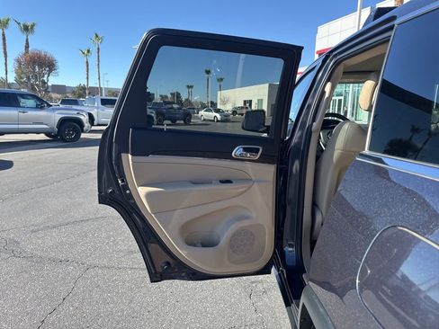 Used 2016 Jeep Grand Cherokee Limited w/ Trailer Tow Group IV image 15