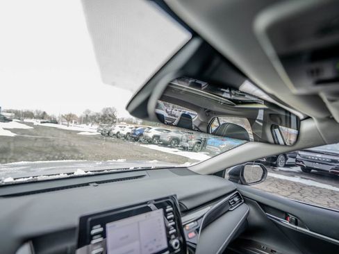 Used 2023 Toyota Camry SE w/ Cold Weather Package image 19