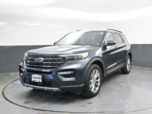 Used 2024 Ford Explorer XLT w/ Equipment Group 202A AWD/4WD image 5