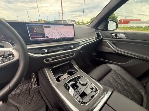 Used 2026 BMW X7 xDrive40i w/ M Sport Package AWD/4WD image 15