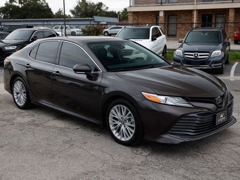 Used 2019 Toyota Camry XLE image 20