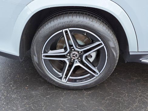 Used 2025 Mercedes-Benz GLS 450 4MATIC image 5