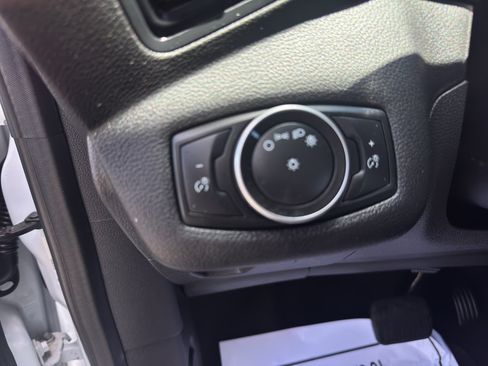Used 2018 Ford C-MAX SE FWD image 14