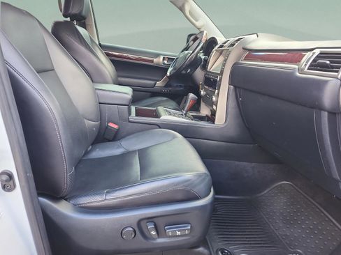 Used 2017 Lexus GX 460 Luxury image 24