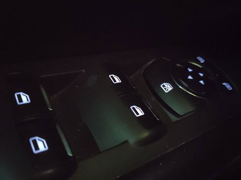 Used 2013 Lincoln MKZ image 27