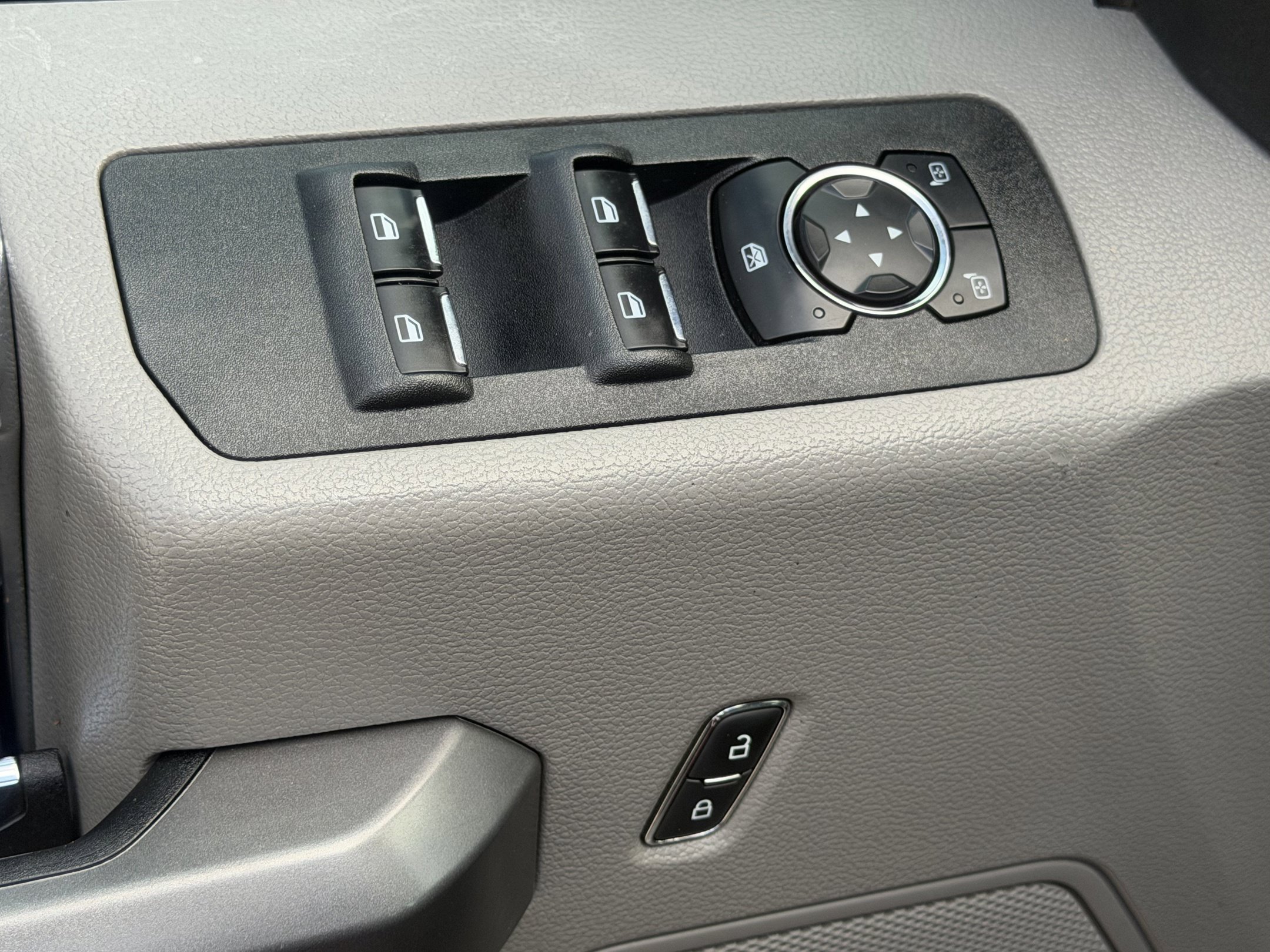 Used 2019 Ford F150 XLT w/ Equipment Group 302A Luxury AWD/4WD image 31
