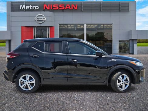 New 2025 Nissan Kicks Play S image 2