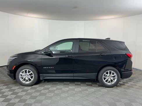 Used 2024 Chevrolet Equinox LS w/ LS Convenience Package image 8