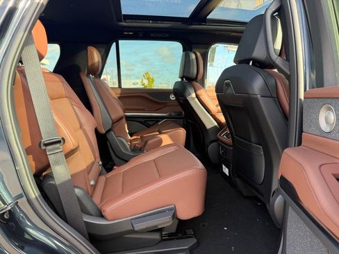 New 2025 Lincoln Navigator Reserve image 6