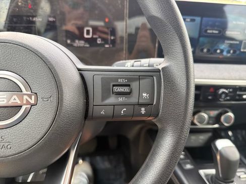 Used 2025 Nissan Kicks SV AWD/4WD image 14