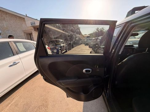 Used 2018 Kia Soul + FWD image 23