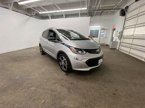 Used 2020 Chevrolet Bolt Premier w/ Infotainment Package image 8