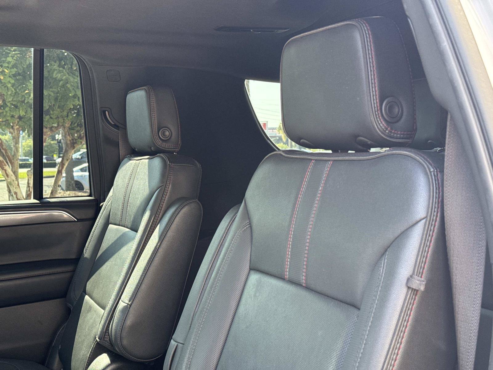 Used 2021 Chevrolet Suburban RST w/ Luxury Package RWD image 18