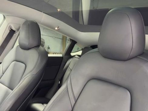 Used 2021 Tesla Model Y Long Range AWD/4WD image 30