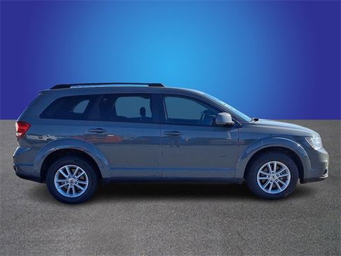 Used 2019 Dodge Journey SE w/ Premium Group image 4