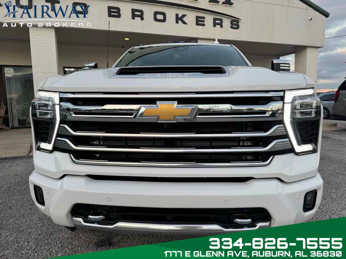 Used 2024 Chevrolet Silverado 2500 High Country w/ High Country Premium Package AWD/4WD image 3