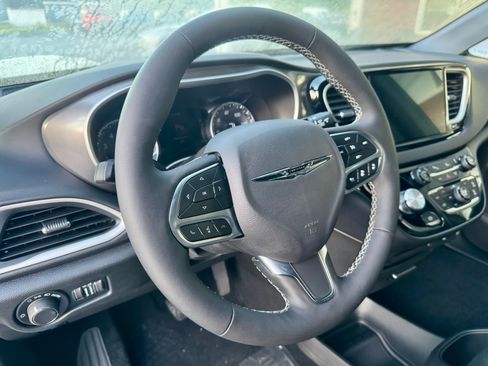 New 2026 Chrysler Voyager LX image 15