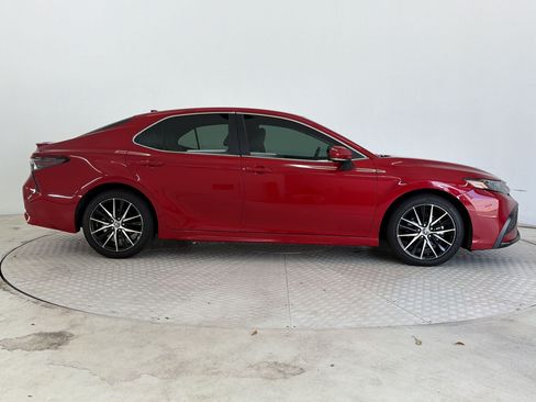 Used 2022 Toyota Camry SE FWD image 8
