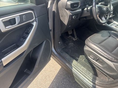 Used 2023 Ford Explorer XLT w/ Equipment Group 202A image 14