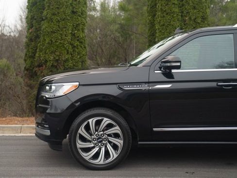 Used 2023 Lincoln Navigator Reserve w/ Equipment Group 201A image 6