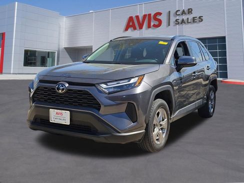 Used 2025 Toyota RAV4 XLE image 1