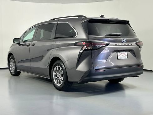 Used 2024 Toyota Sienna LE w/ LE Plus Package AWD/4WD image 5