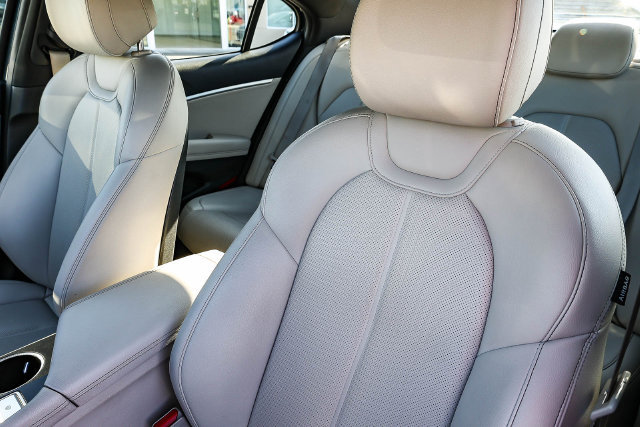Used 2024 Genesis G70 2.5T RWD image 29