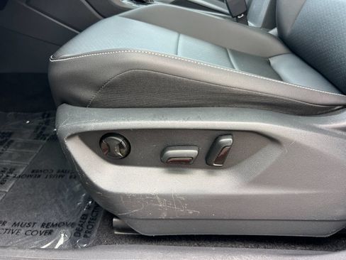 Used 2021 Volkswagen Tiguan SE FWD image 13