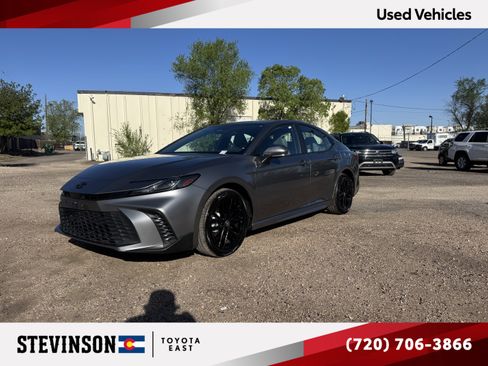 Used 2025 Toyota Camry SE image 1