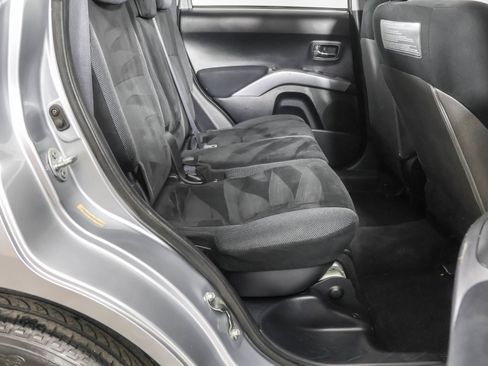 Used 2009 Mitsubishi Outlander ES image 35