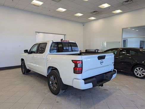 Used 2025 Nissan Frontier SV w/ SV Convenience Package image 4