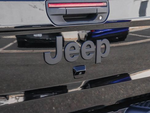 Used 2021 Jeep Gladiator Sport AWD/4WD image 12