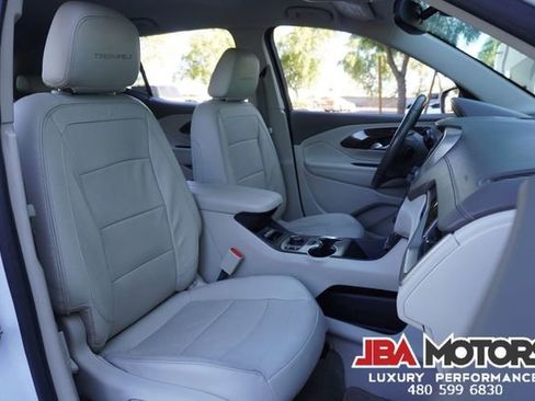 Used 2020 GMC Terrain Denali w/ Denali Premium Package FWD image 9