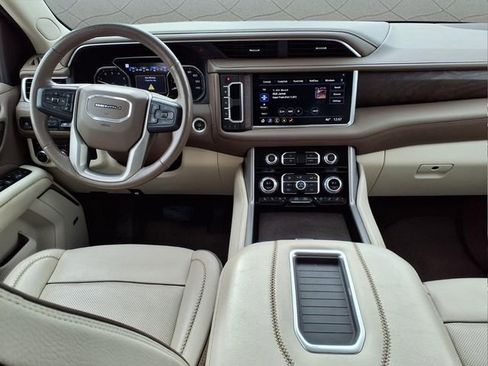 Used 2021 GMC Yukon Denali w/ Denali Premium Package image 16