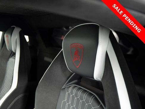 Used 2024 Lamborghini Revuelto image 40