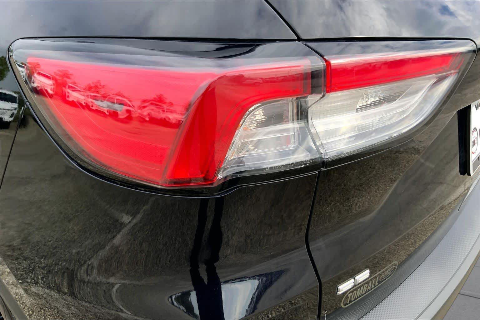 Used 2021 Ford Escape SE w/ SE Sport Appearance Package FWD image 28