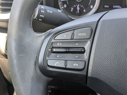 Used 2022 Hyundai Venue Limited FWD image 24