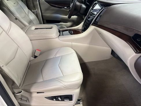Used 2015 Cadillac Escalade Luxury AWD/4WD image 35