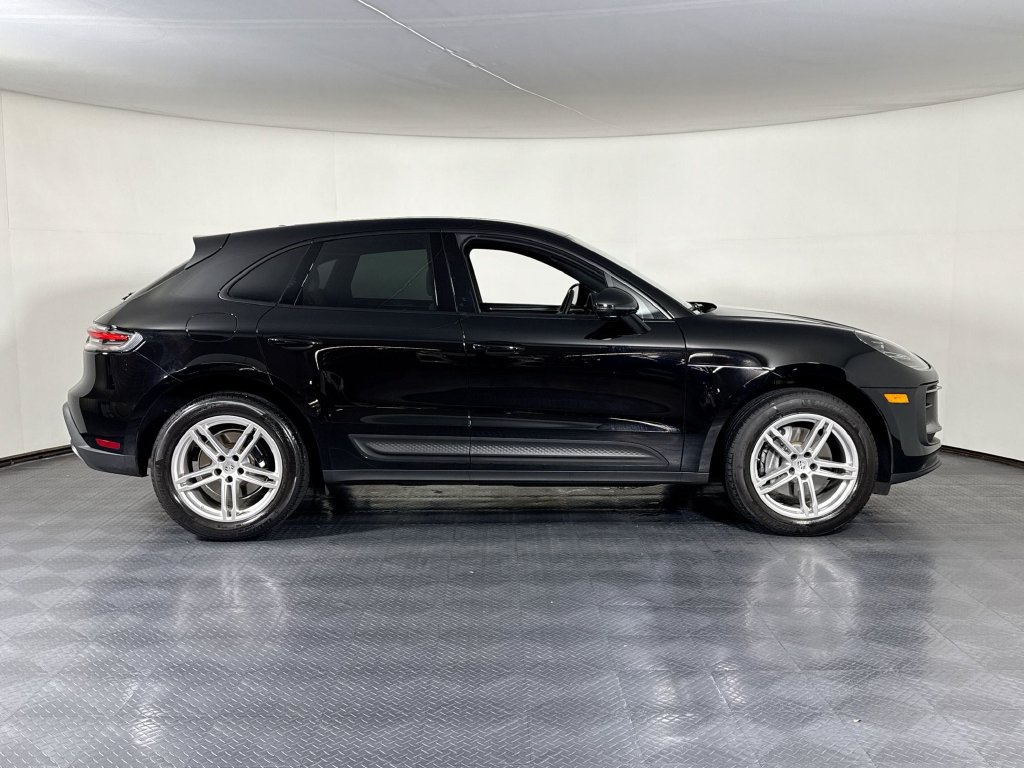 Certified 2026 Porsche Macan AWD/4WD image 8