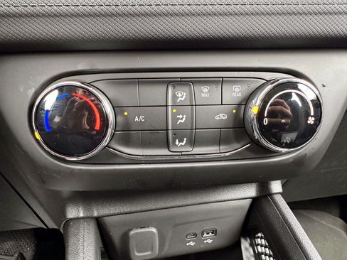 Used 2024 Chevrolet TrailBlazer LS FWD image 22