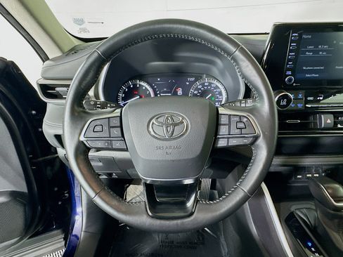 Used 2021 Toyota Highlander XLE FWD image 15