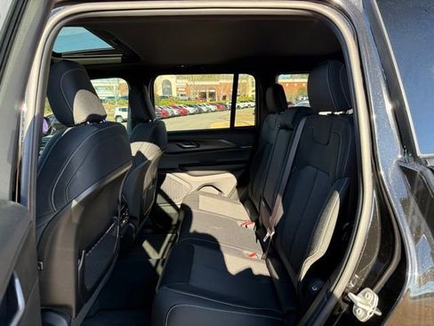 New 2025 Jeep Grand Cherokee Laredo X w/ Luxury Tech Group I image 25