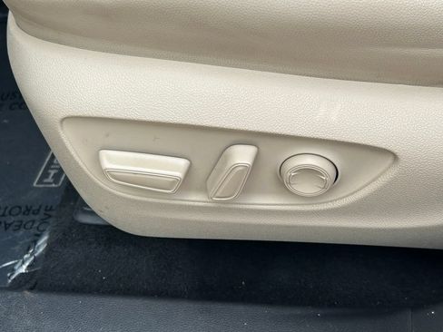 Used 2021 Toyota Highlander XLE AWD/4WD image 26